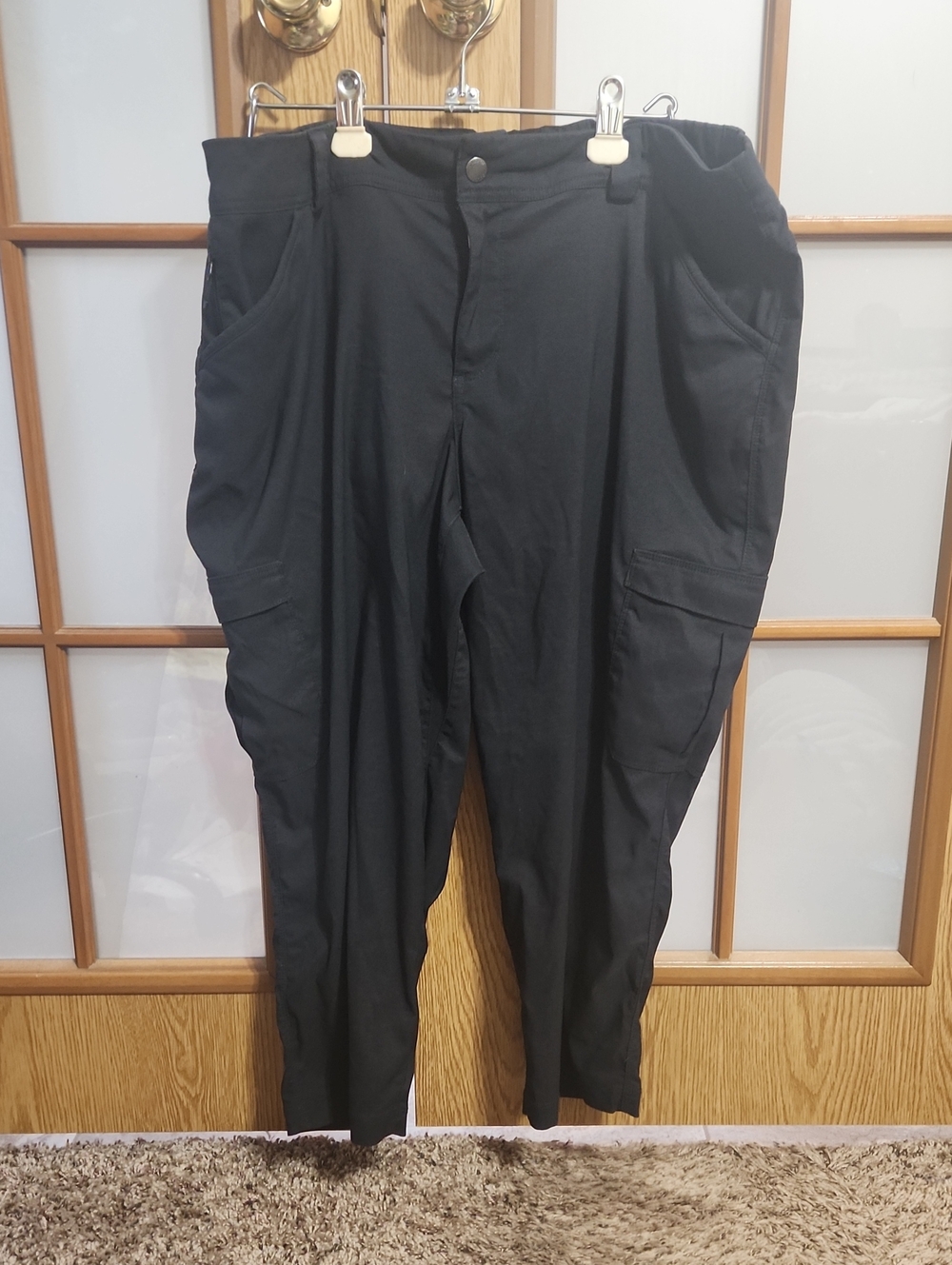 Duluth Trading Womens Dry On The Fly Black Cargo Capris Size 18